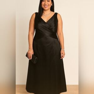 Source Unknown Black Midi Dress